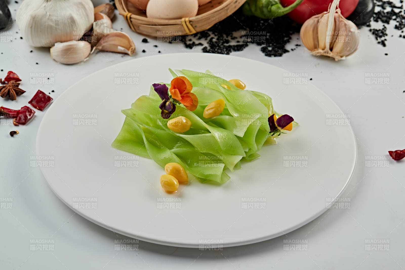 银杏果拌鲜莴笋片图片