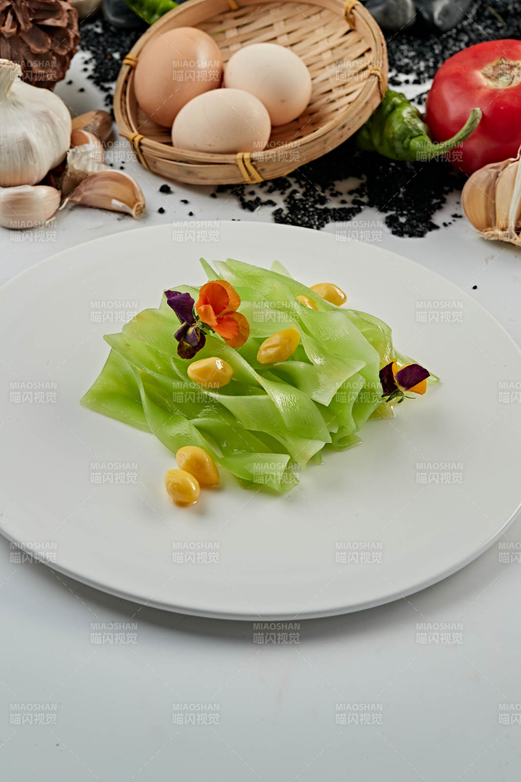 银杏果拌鲜莴笋片图片