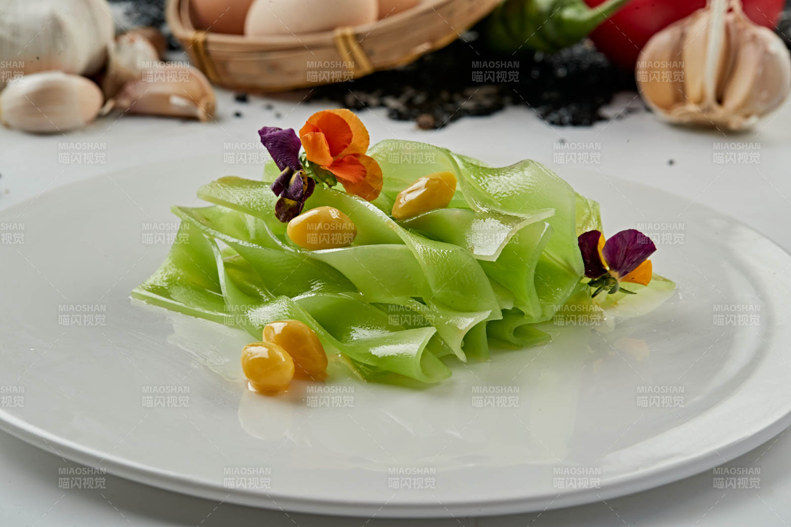 银杏果拌鲜莴笋片图片