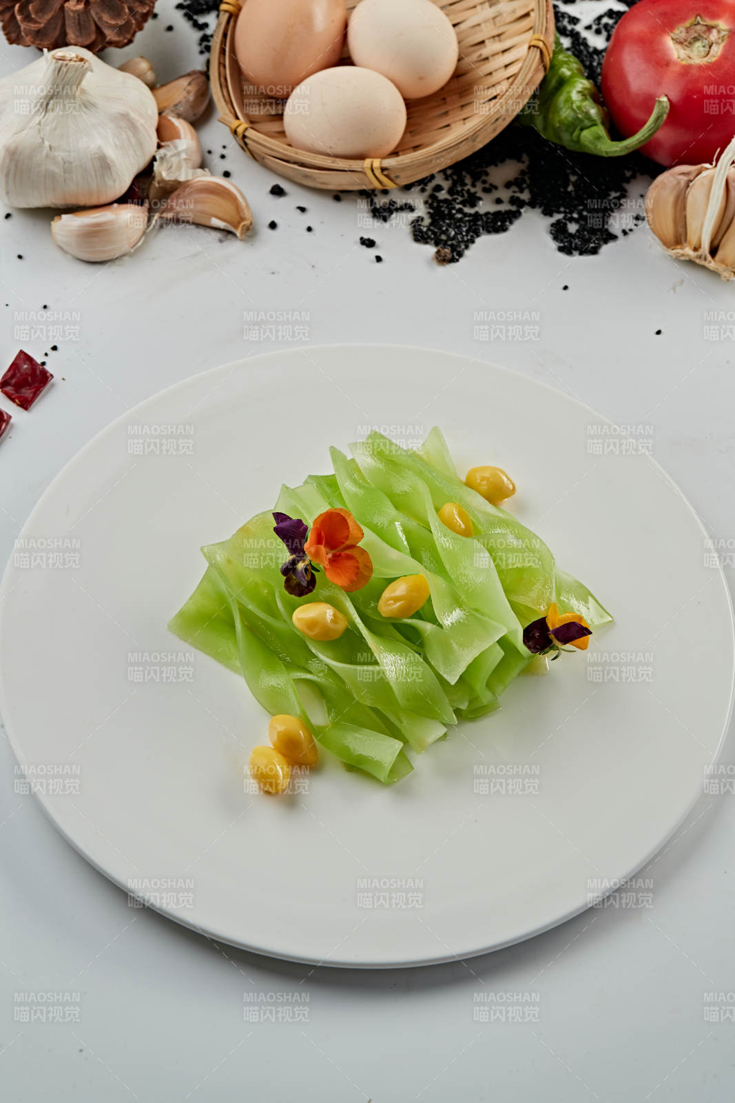 银杏果拌鲜莴笋片图片