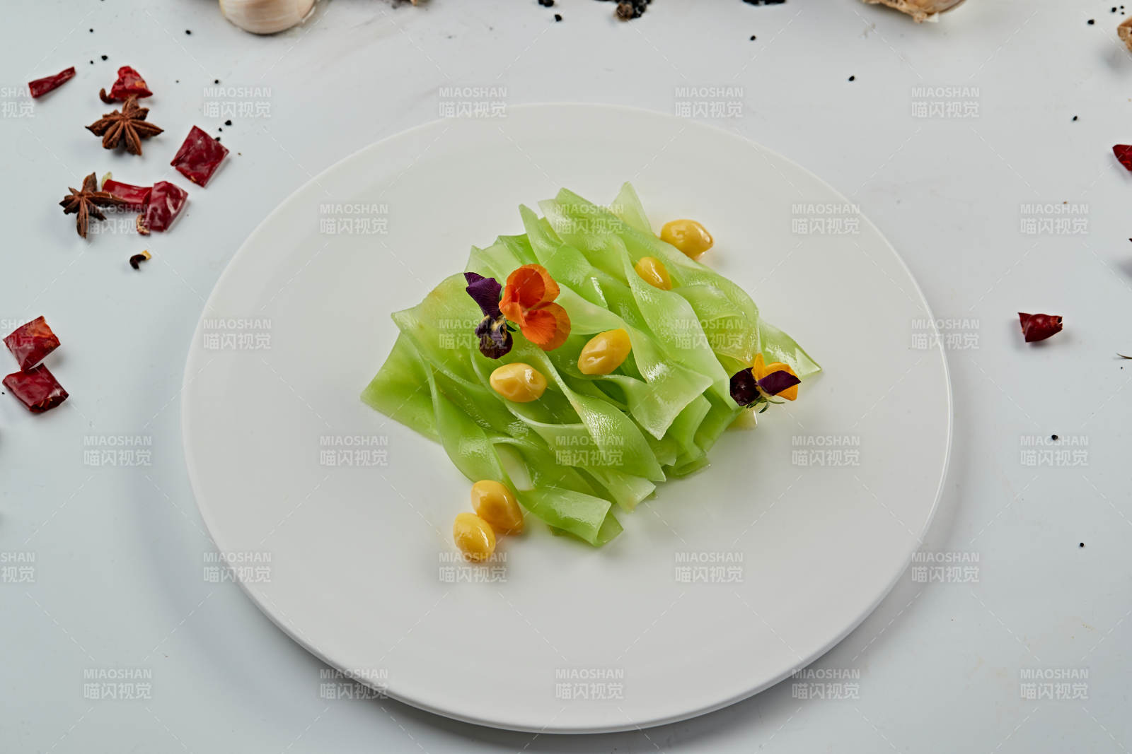 银杏果拌鲜莴笋片图片