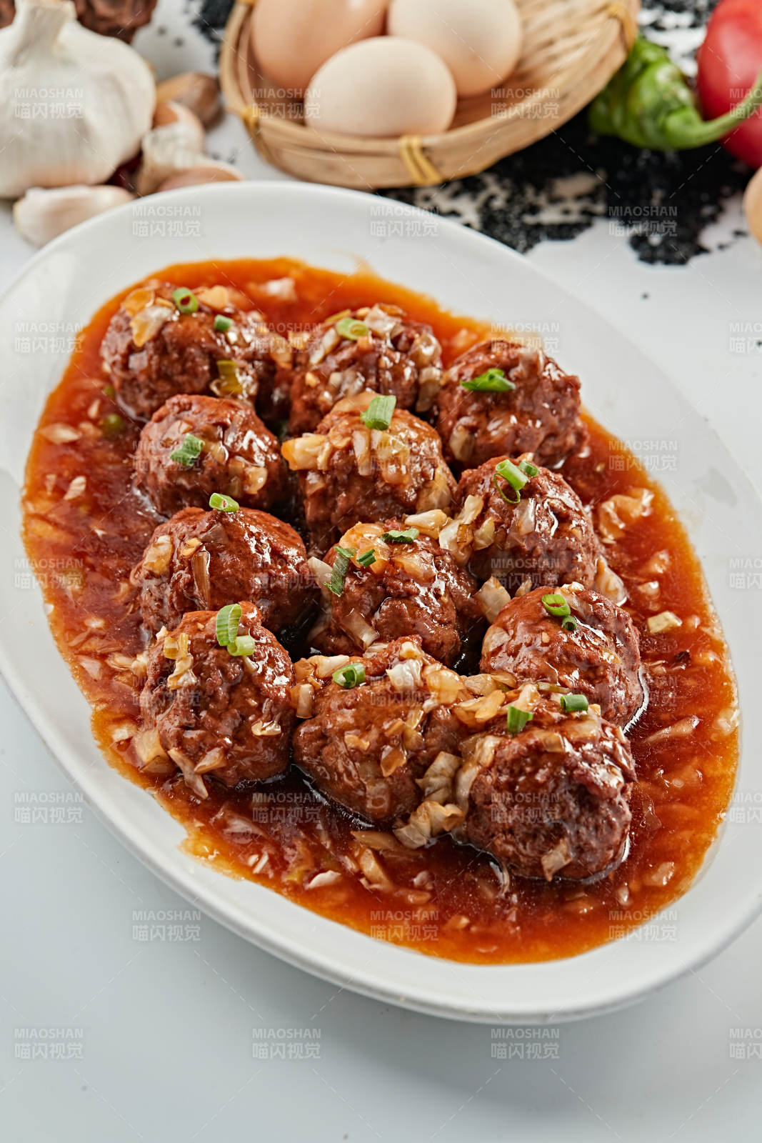 葱香浇汁红烧牛肉丸图片