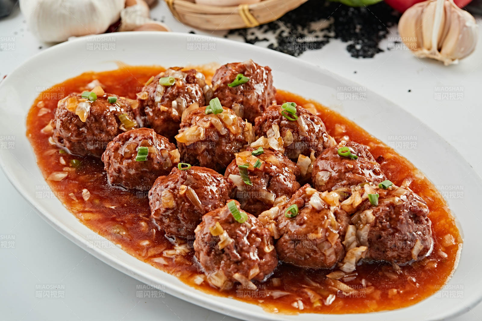 葱香浇汁红烧牛肉丸图片