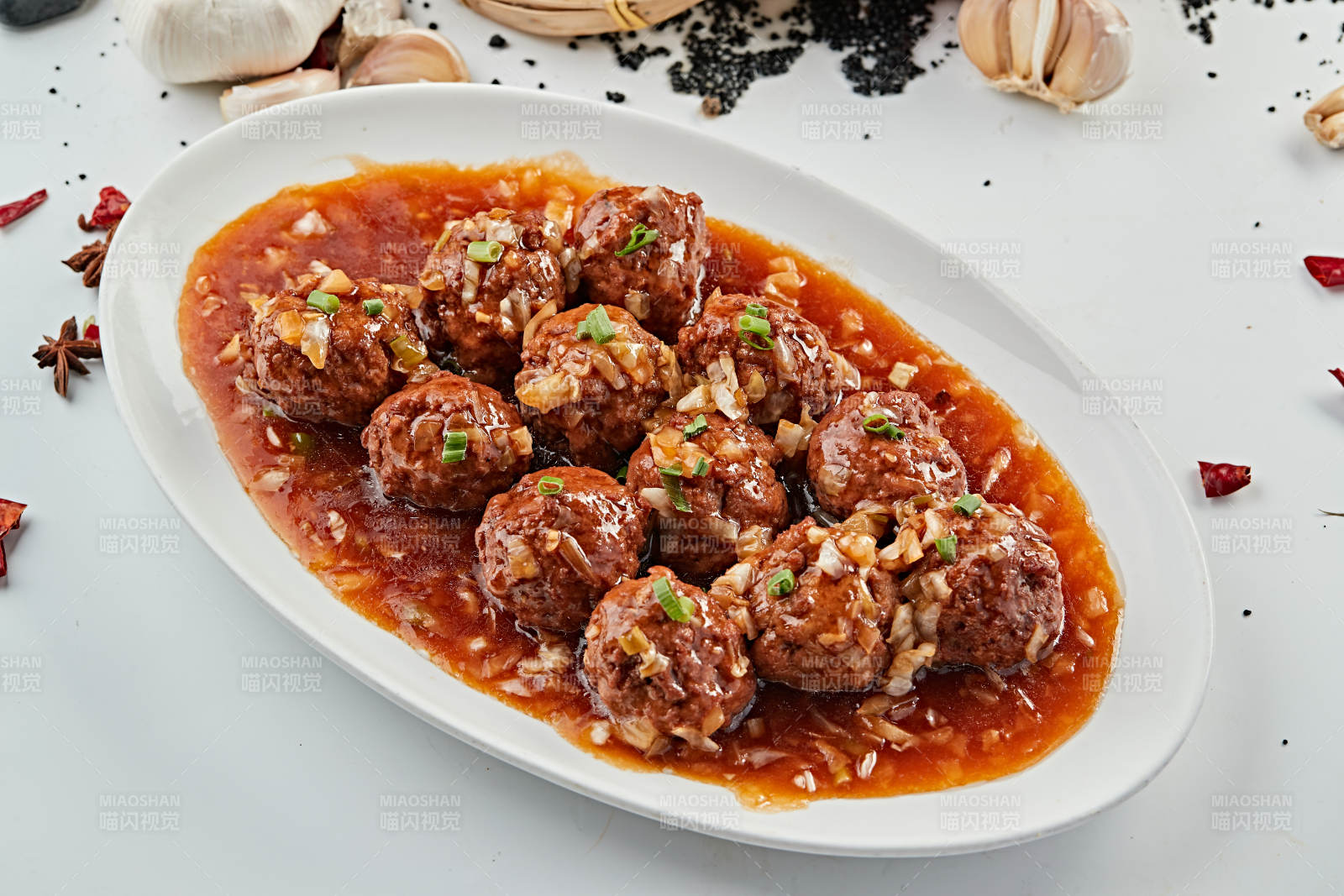 葱香浇汁红烧牛肉丸图片