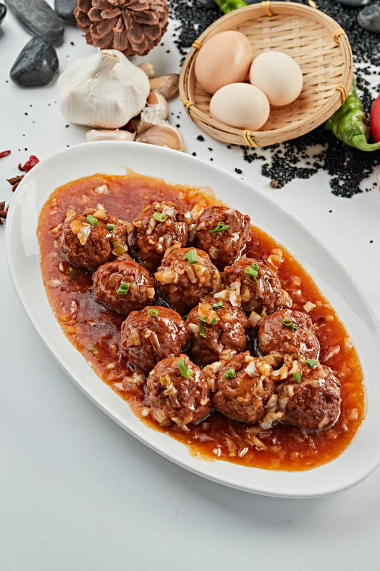 葱香浇汁红烧牛肉丸图片