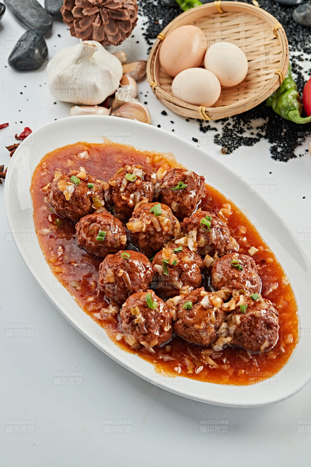 葱香浇汁红烧牛肉丸图片