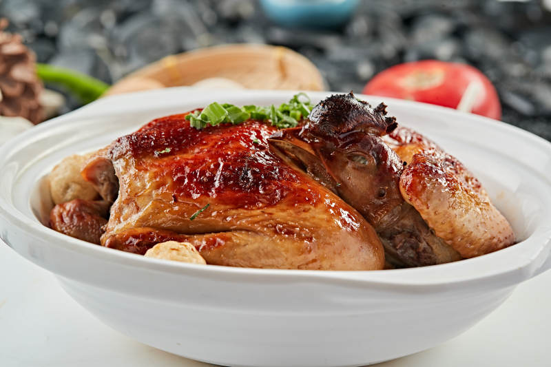砂锅酱汁盐焗鸡图片