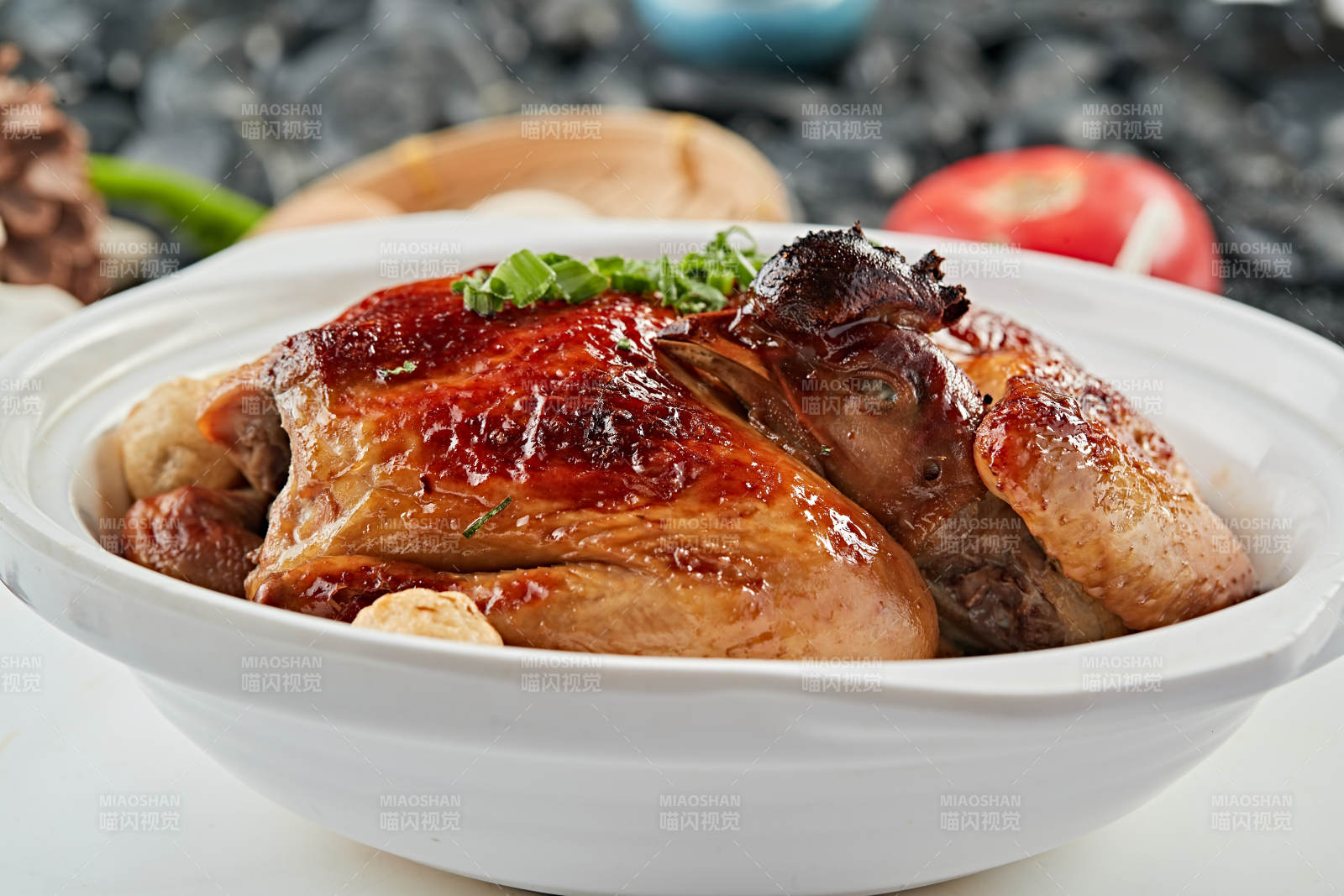 砂锅酱汁盐焗鸡图片
