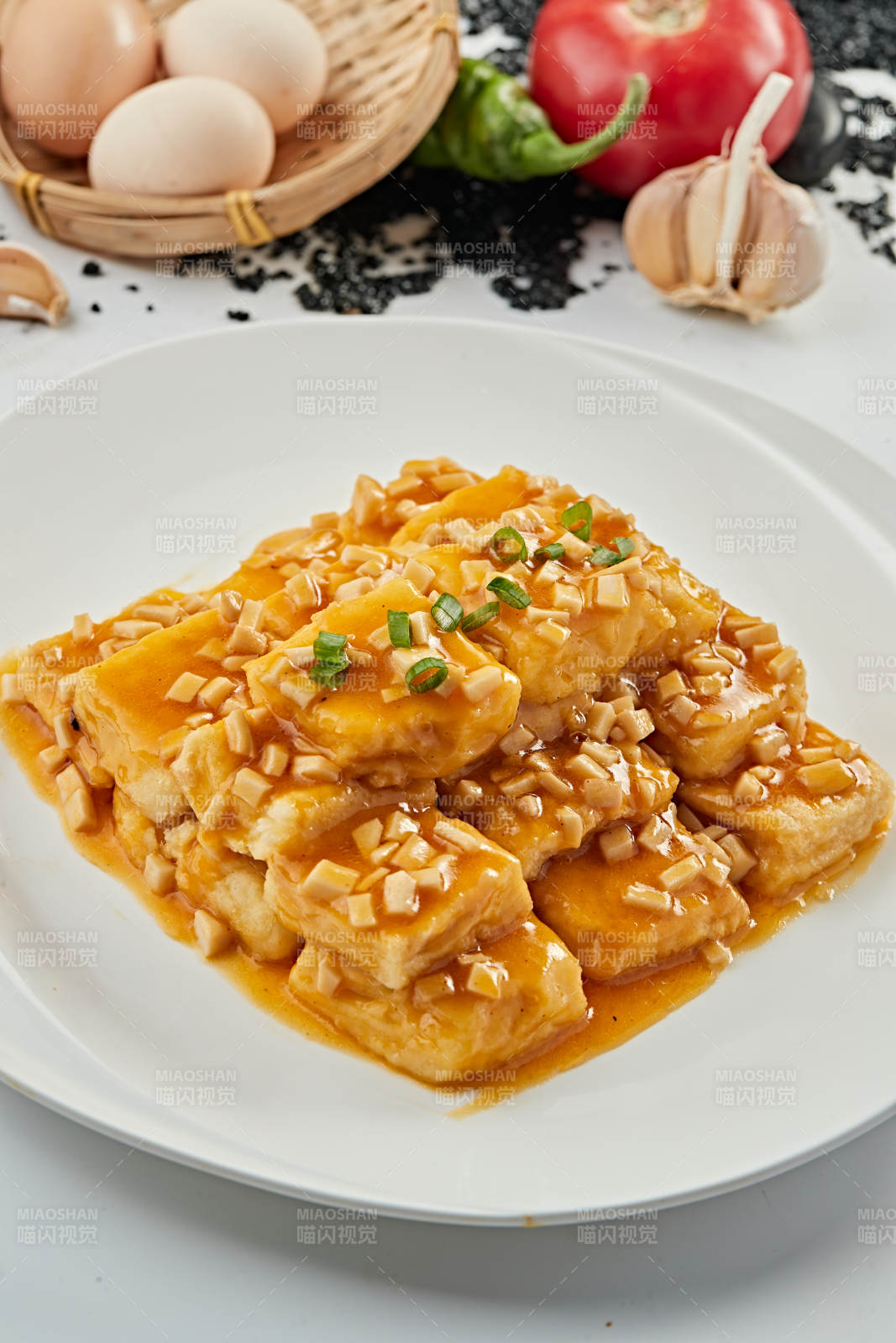 浓汁蒜粒蒜香酿豆腐图片