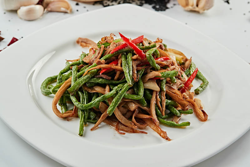 干煸五花肉青红椒豆角茶树菇图片