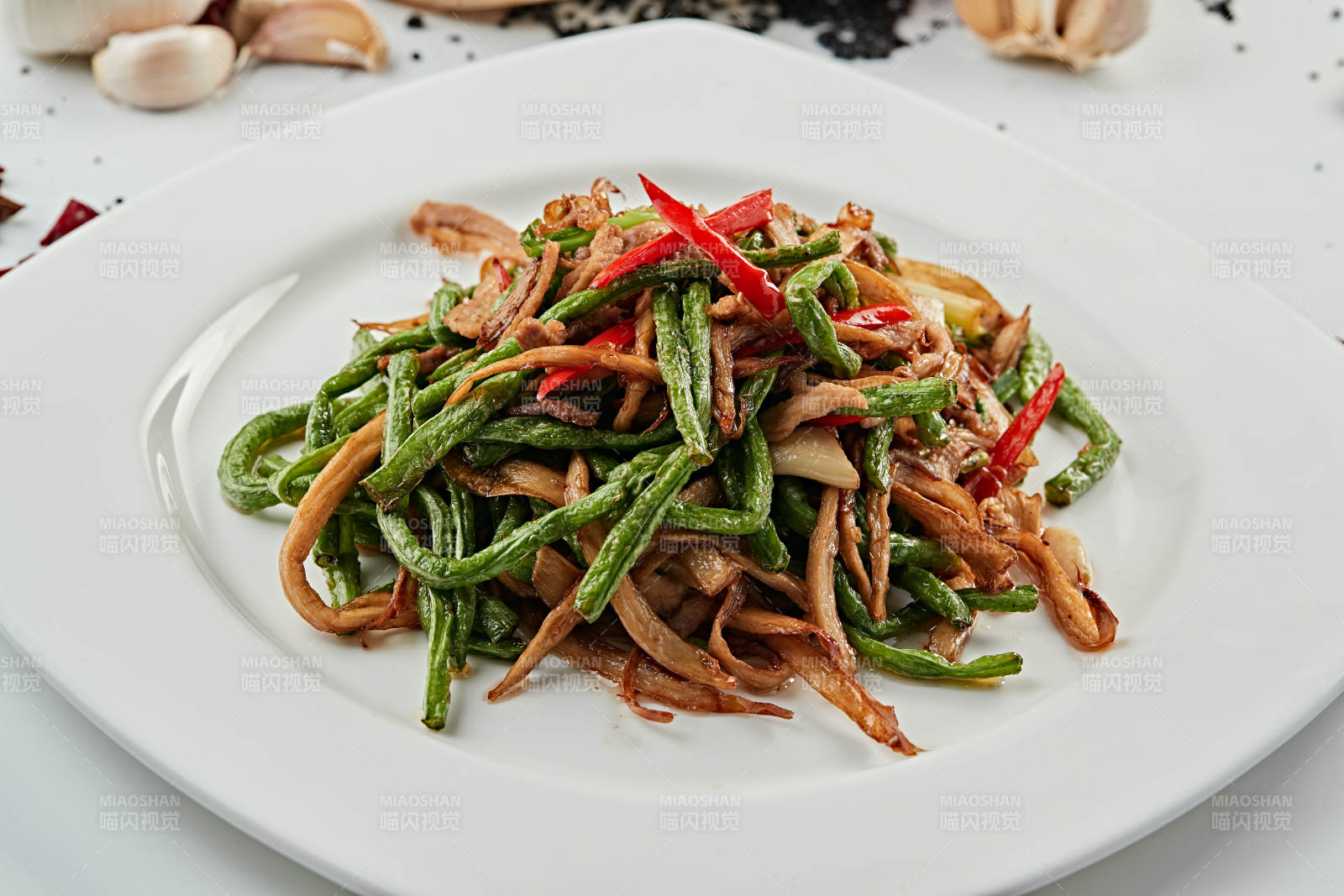 干煸五花肉青红椒豆角茶树菇图片