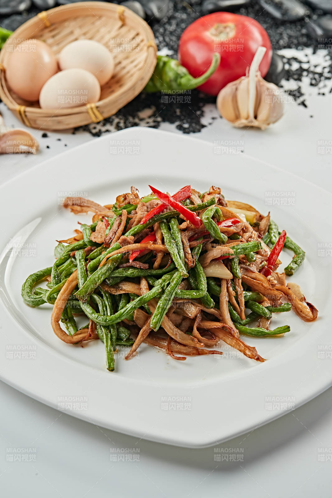 干煸五花肉青红椒豆角茶树菇图片