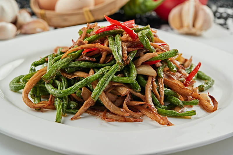 干煸五花肉青红椒豆角茶树菇图片