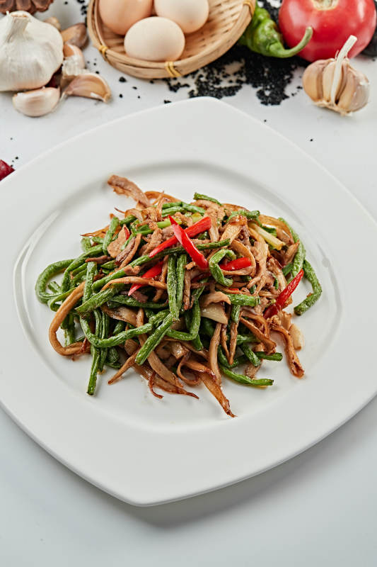 干煸五花肉青红椒豆角茶树菇图片