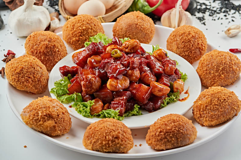 板栗红烧肉配避风塘窝头图片