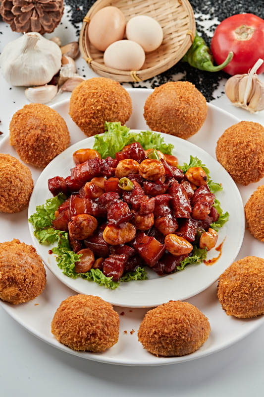 板栗红烧肉配避风塘窝头图片