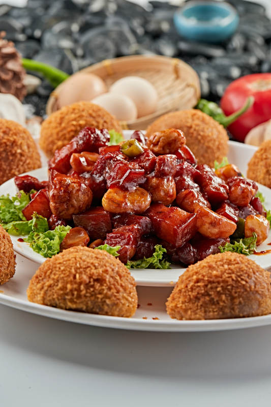 板栗红烧肉配避风塘窝头图片