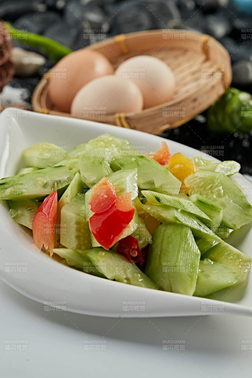 小凉菜彩椒拌黄瓜片图片