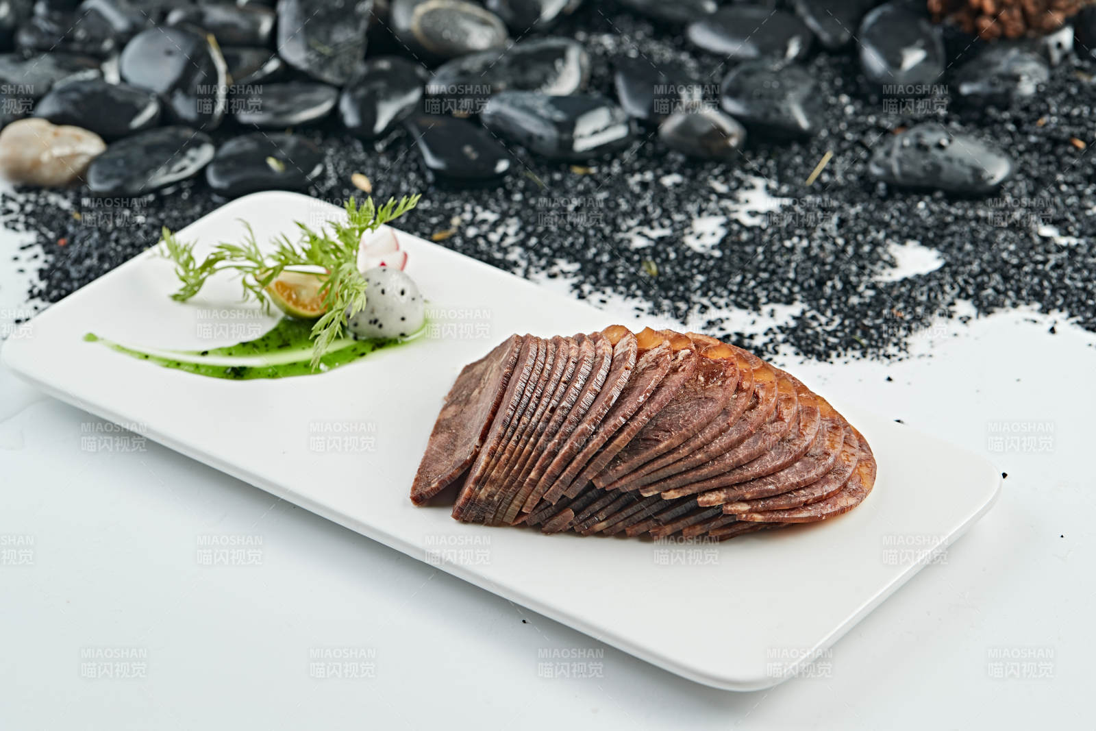 五香酱牛腱切片图片