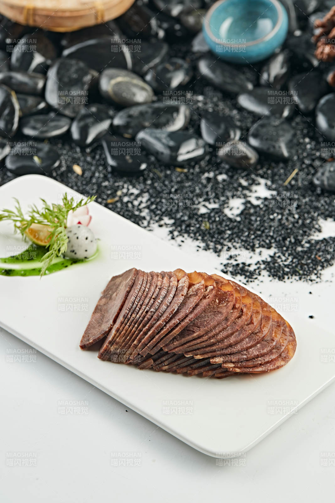 五香酱牛腱切片图片