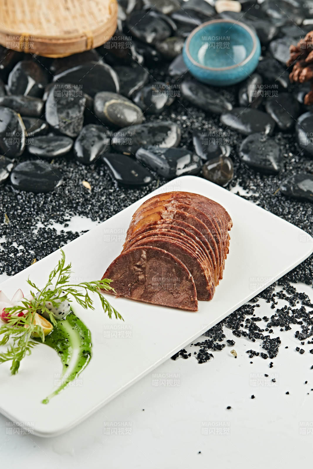 五香酱牛腱切片图片