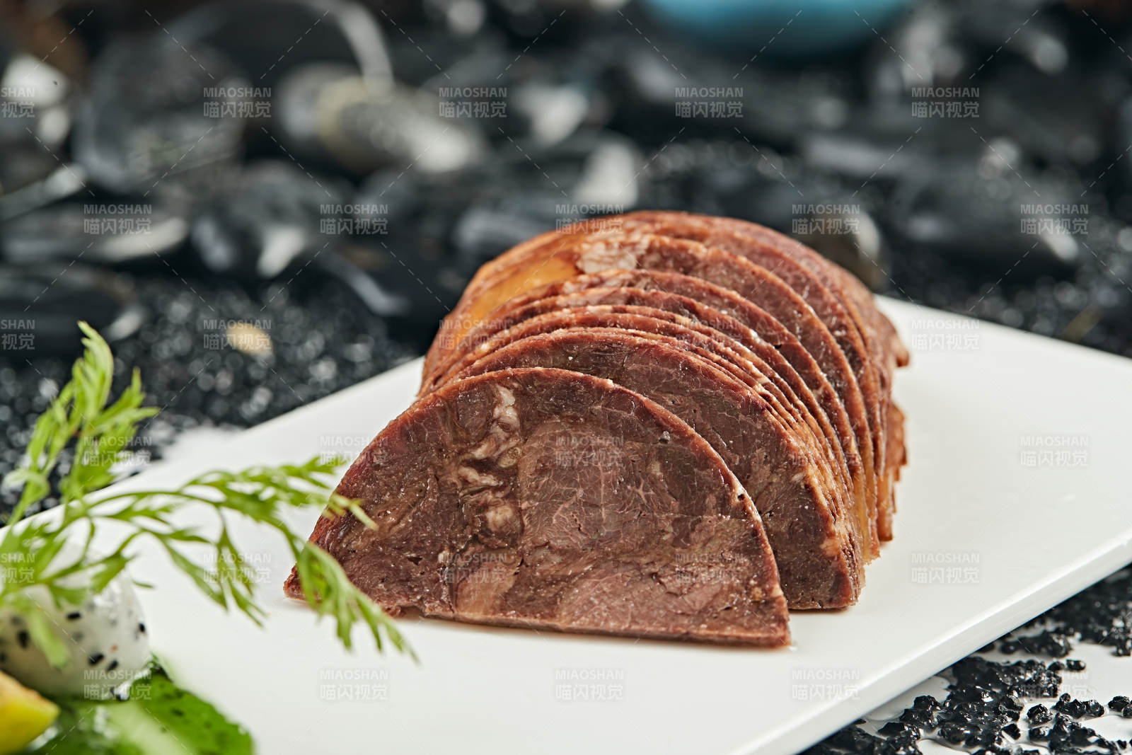五香酱牛腱切片图片
