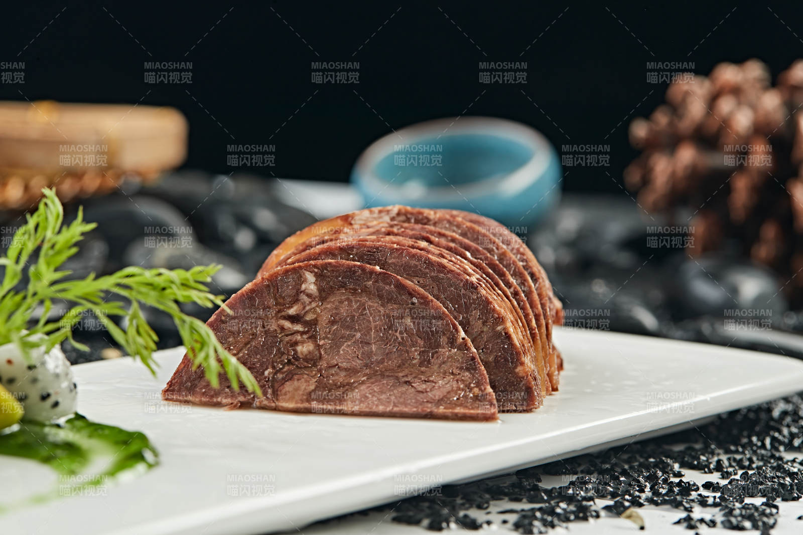 五香酱牛腱切片图片