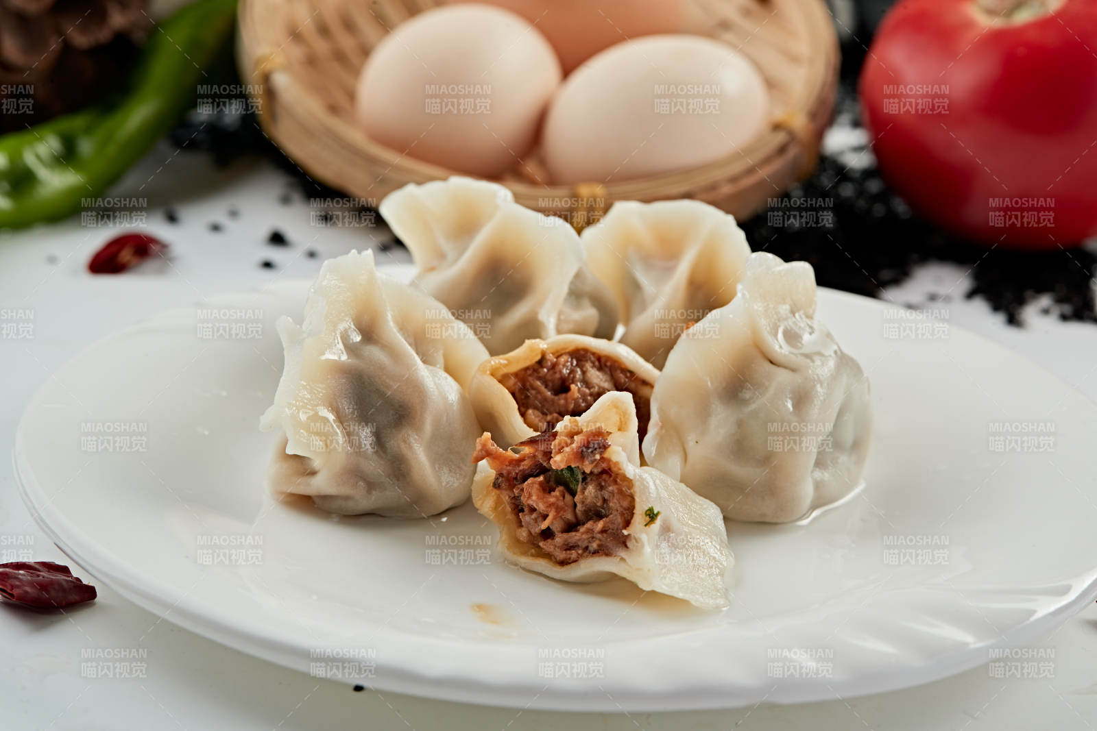 手工酱肉香菇馅饺子图片