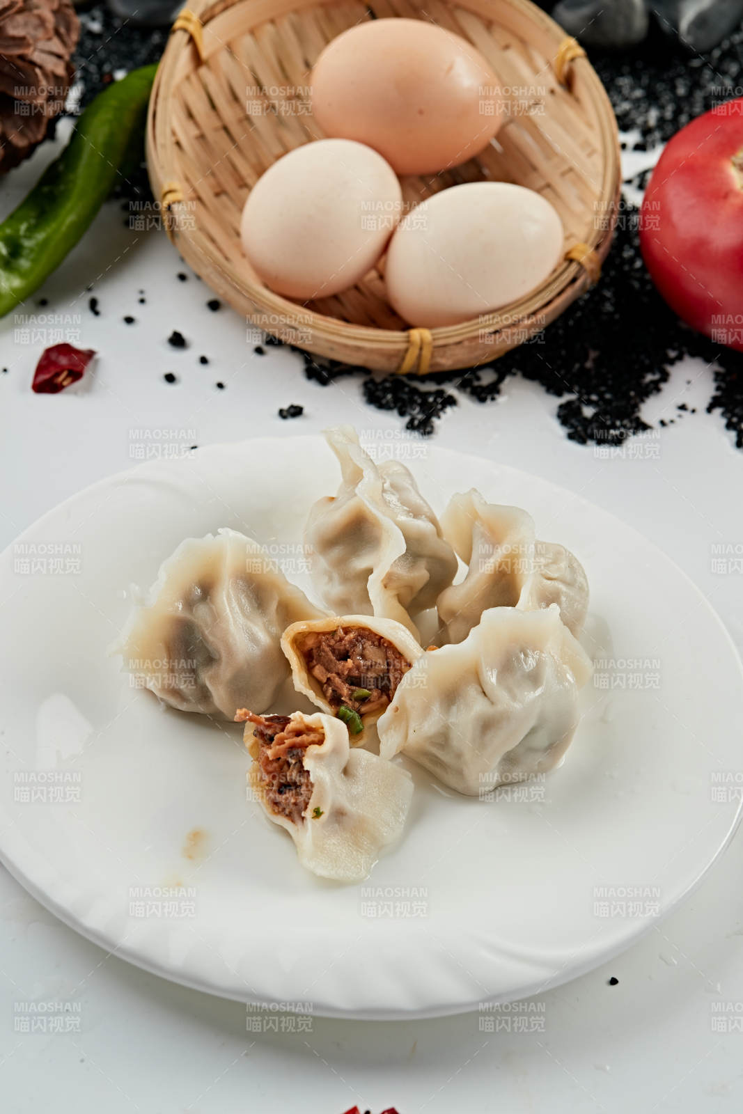 手工酱肉香菇馅饺子图片