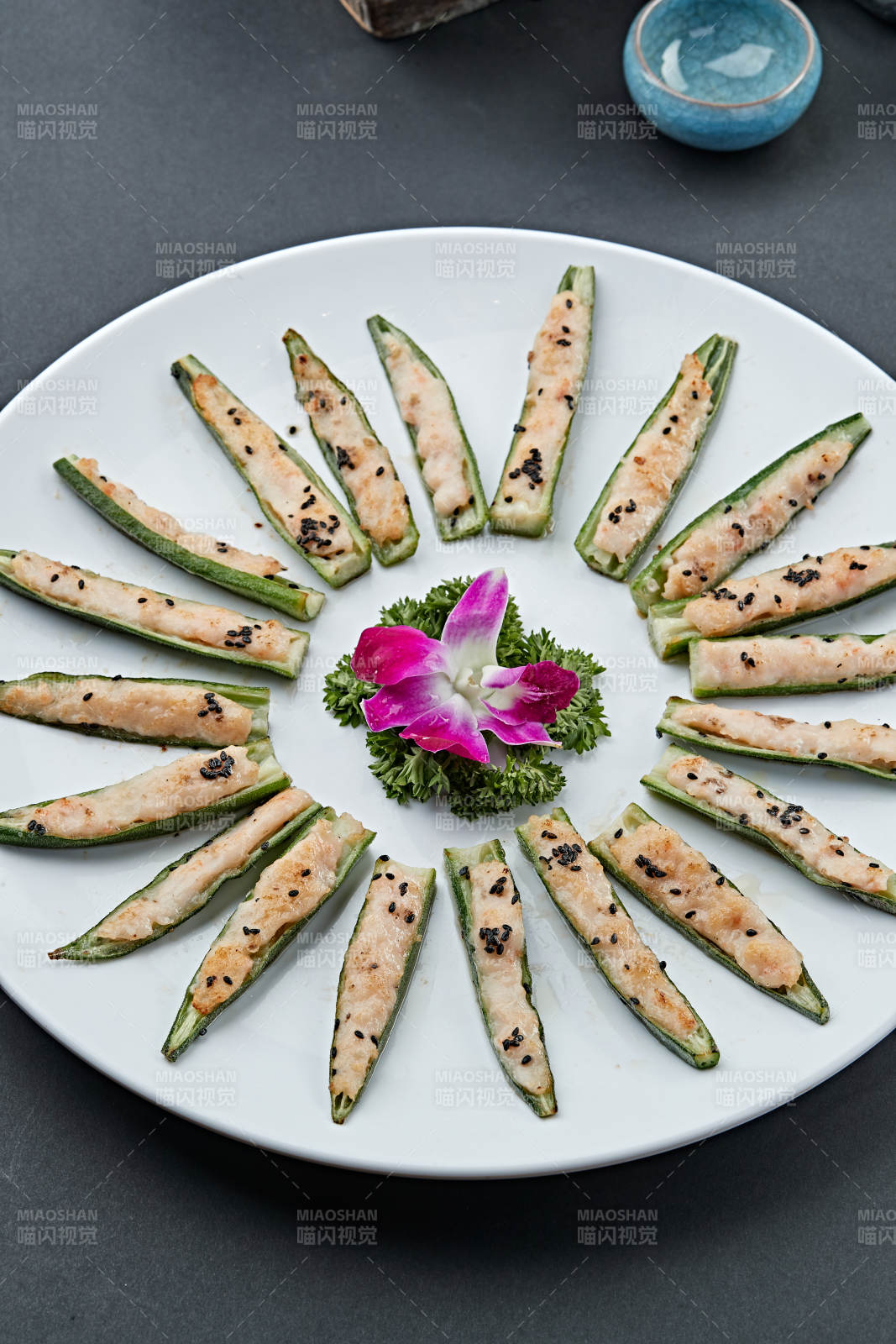 鲜秋葵焗虾泥图片