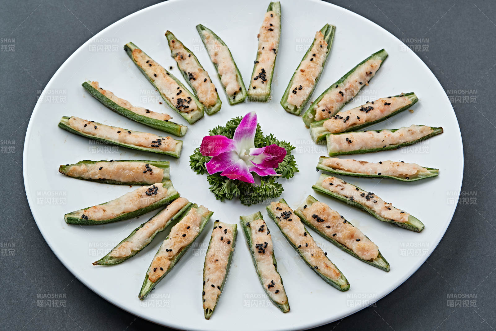 鲜秋葵焗虾泥图片