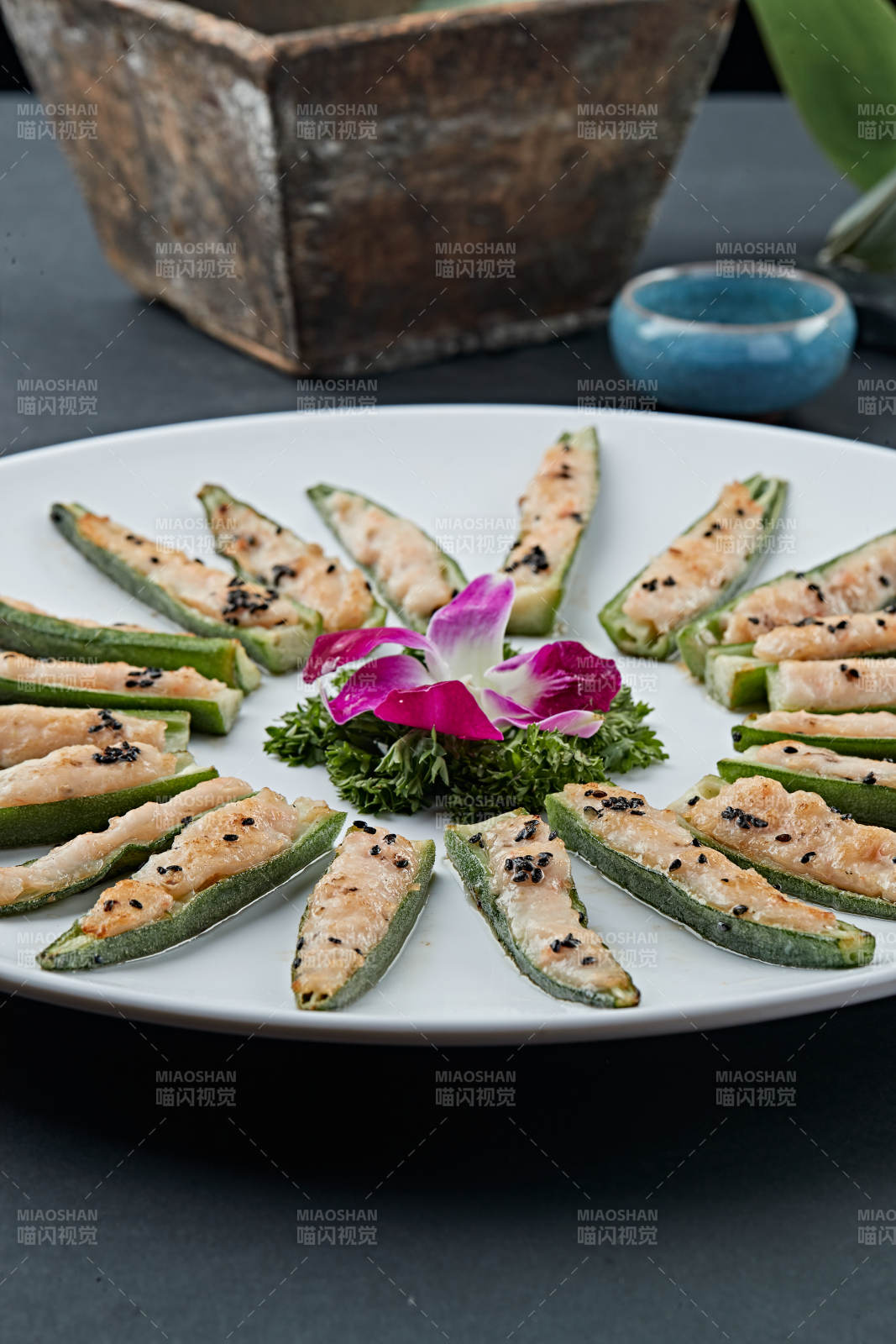 鲜秋葵焗虾泥图片