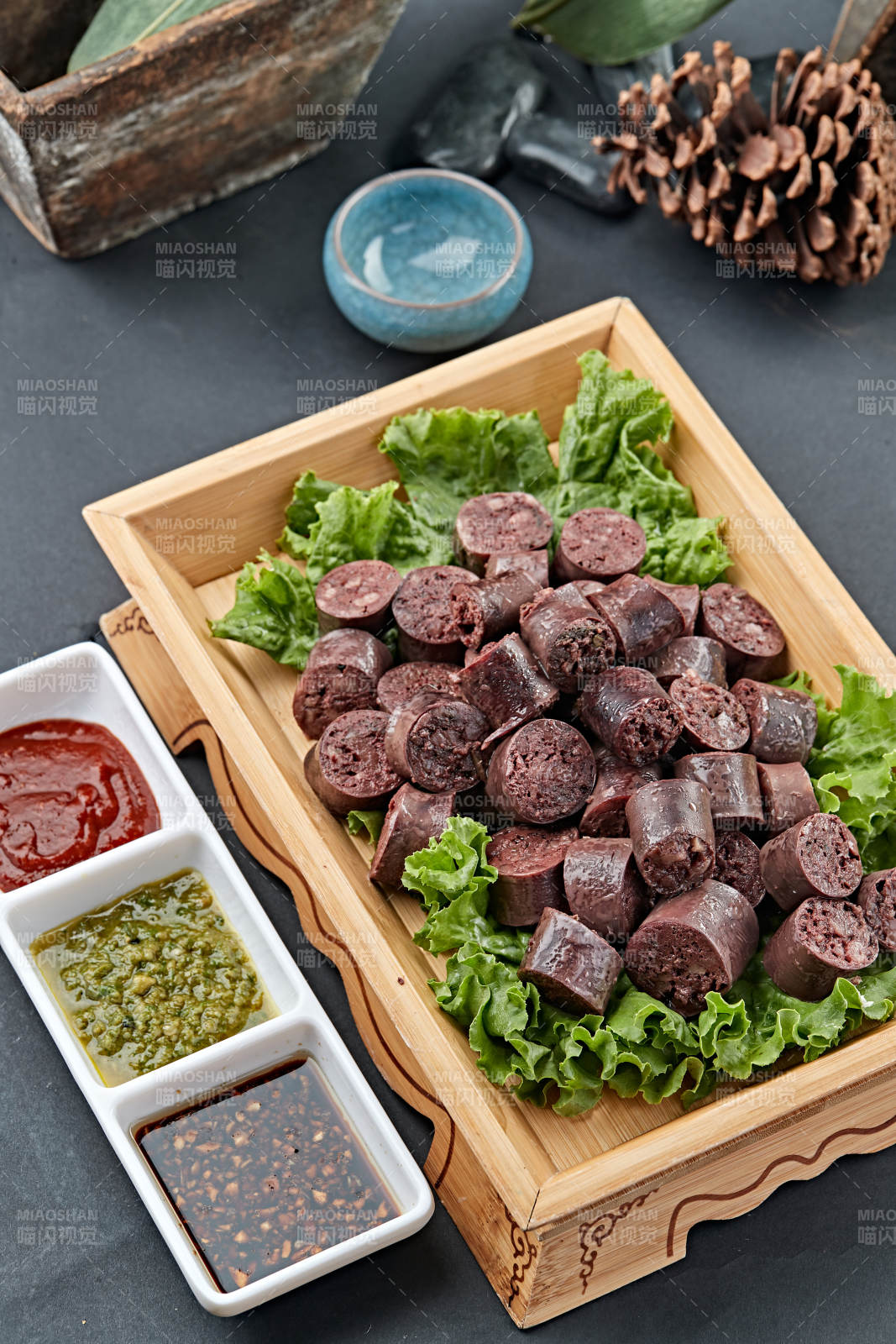 水煮蒜香羊肉血肠图片