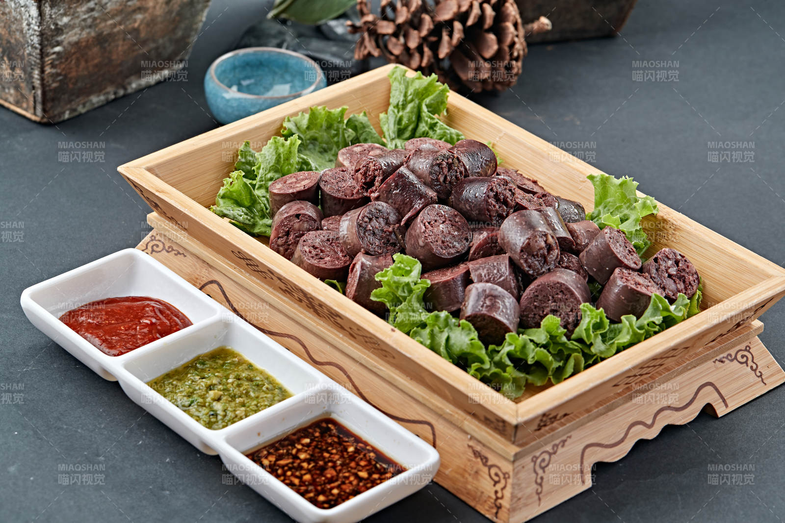 水煮蒜香羊肉血肠图片