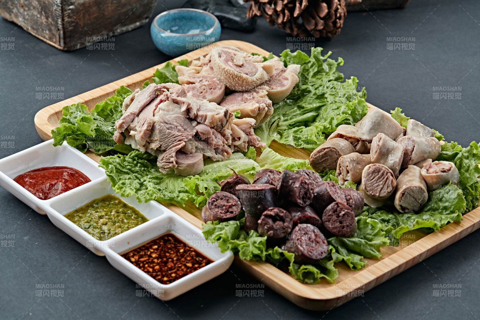 蒙餐血肠白肠肚包肉拼盘图片