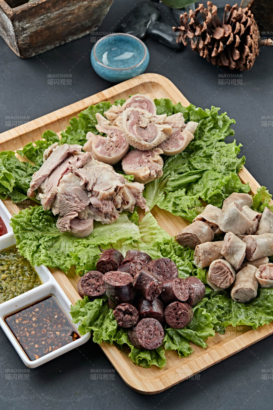 蒙餐血肠白肠肚包肉拼盘图片