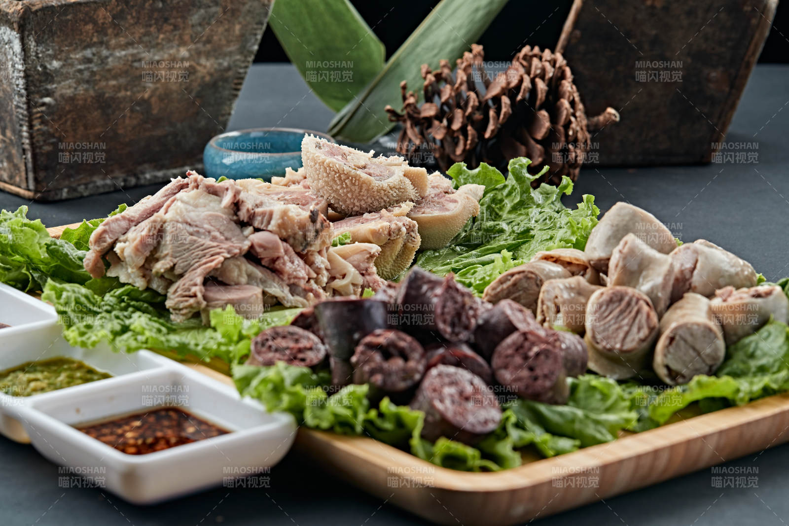 蒙餐血肠白肠肚包肉拼盘图片