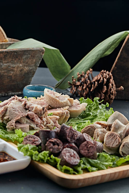 蒙餐血肠白肠肚包肉拼盘图片