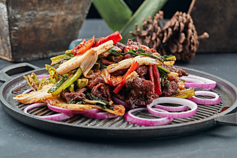 炙子铁板什锦蔬菜煎牛柳图片