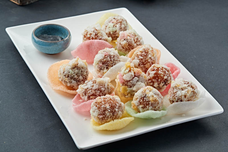 油炸酥皮江米土豆丸子图片