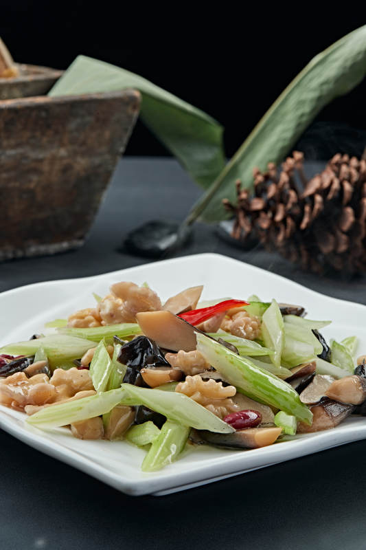 小炒芦笋桃仁鸡枞菌图片