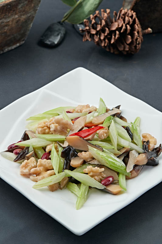 小炒芦笋桃仁鸡枞菌图片