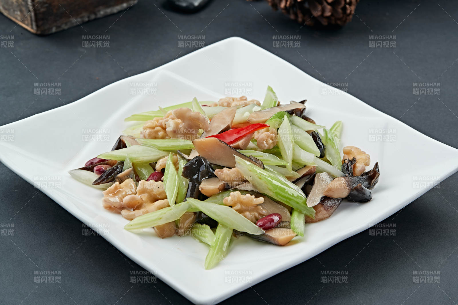 小炒芦笋桃仁鸡枞菌图片