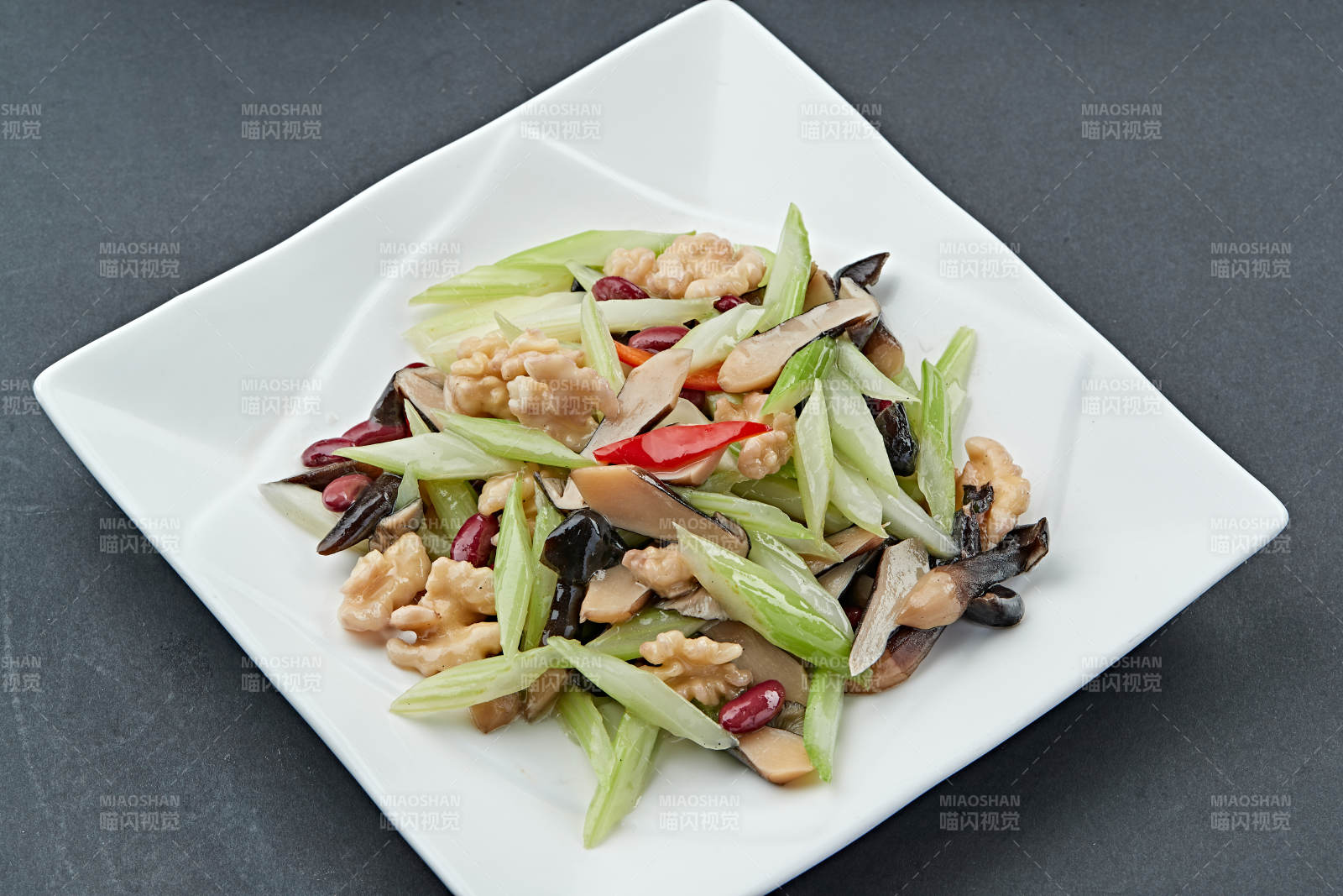 小炒芦笋桃仁鸡枞菌图片