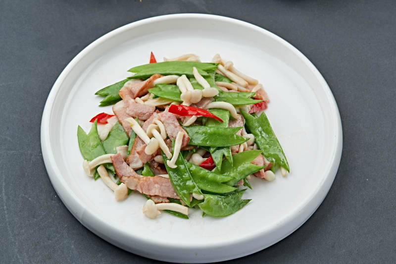 小炒腊肉荷兰豆海鲜菇图片