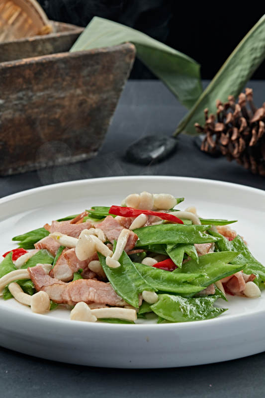 小炒腊肉荷兰豆海鲜菇图片