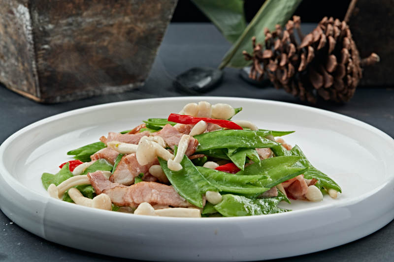 小炒腊肉荷兰豆海鲜菇图片