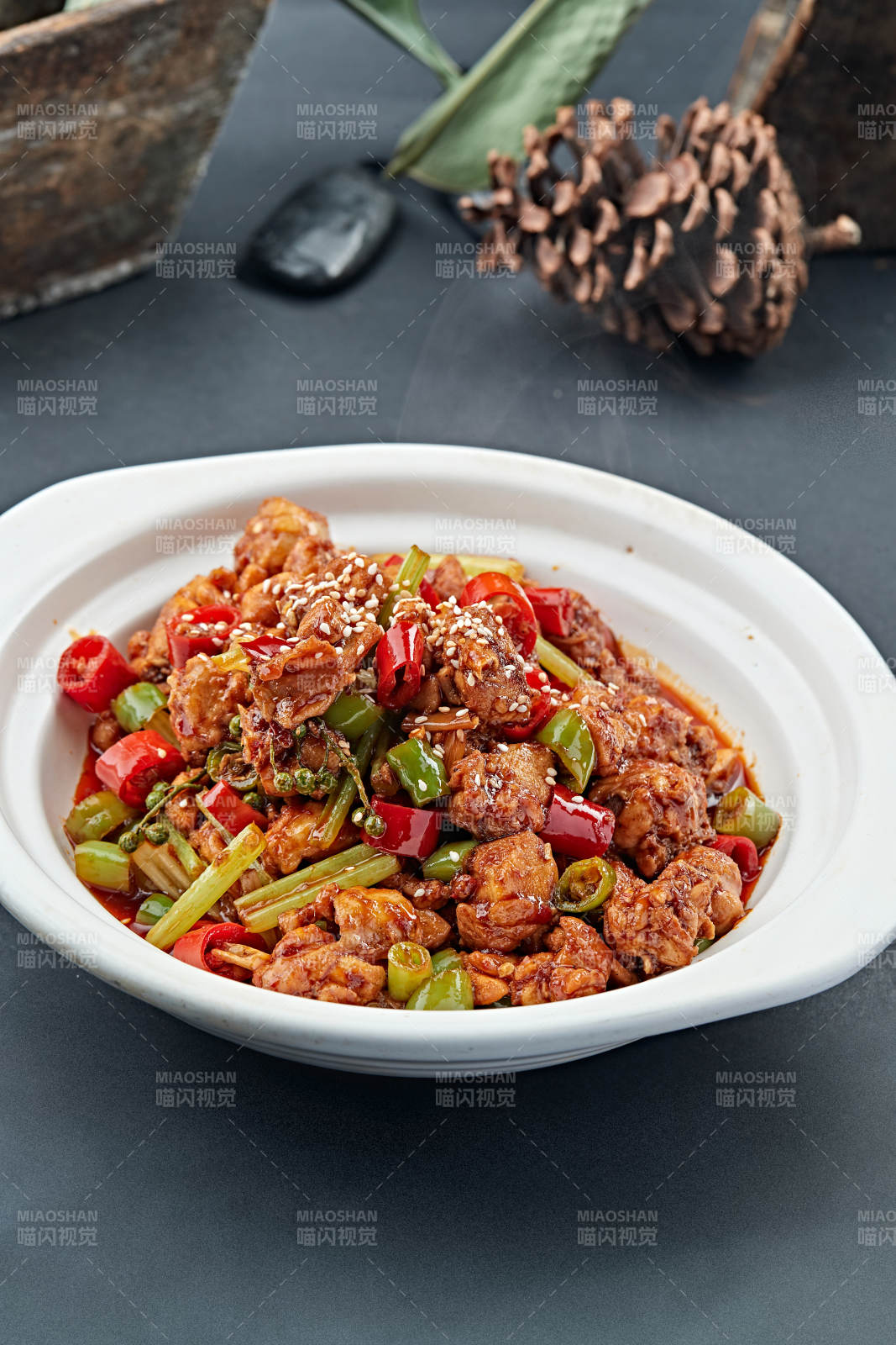 川香辣子爆兔丁图片