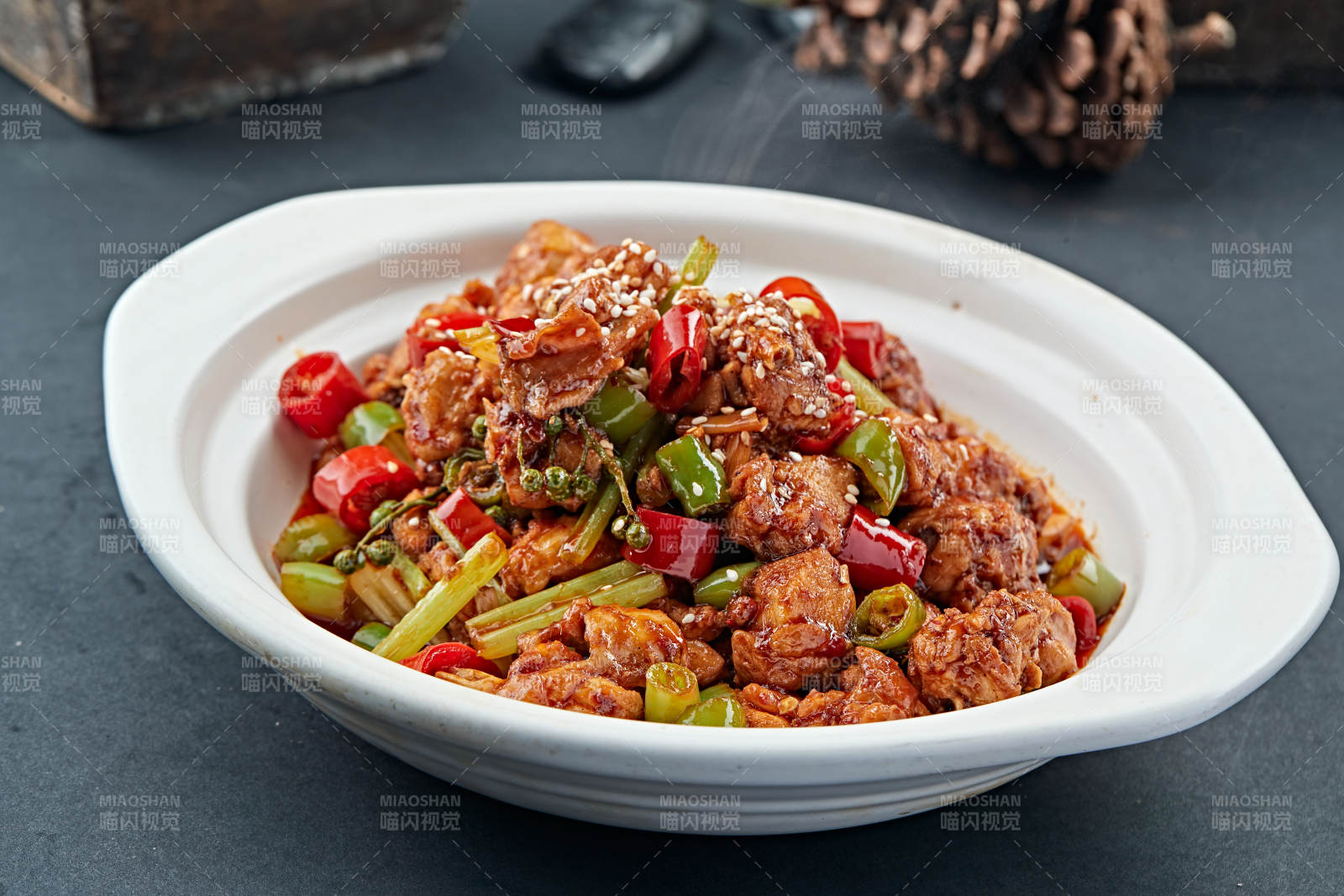 川香辣子爆兔丁图片