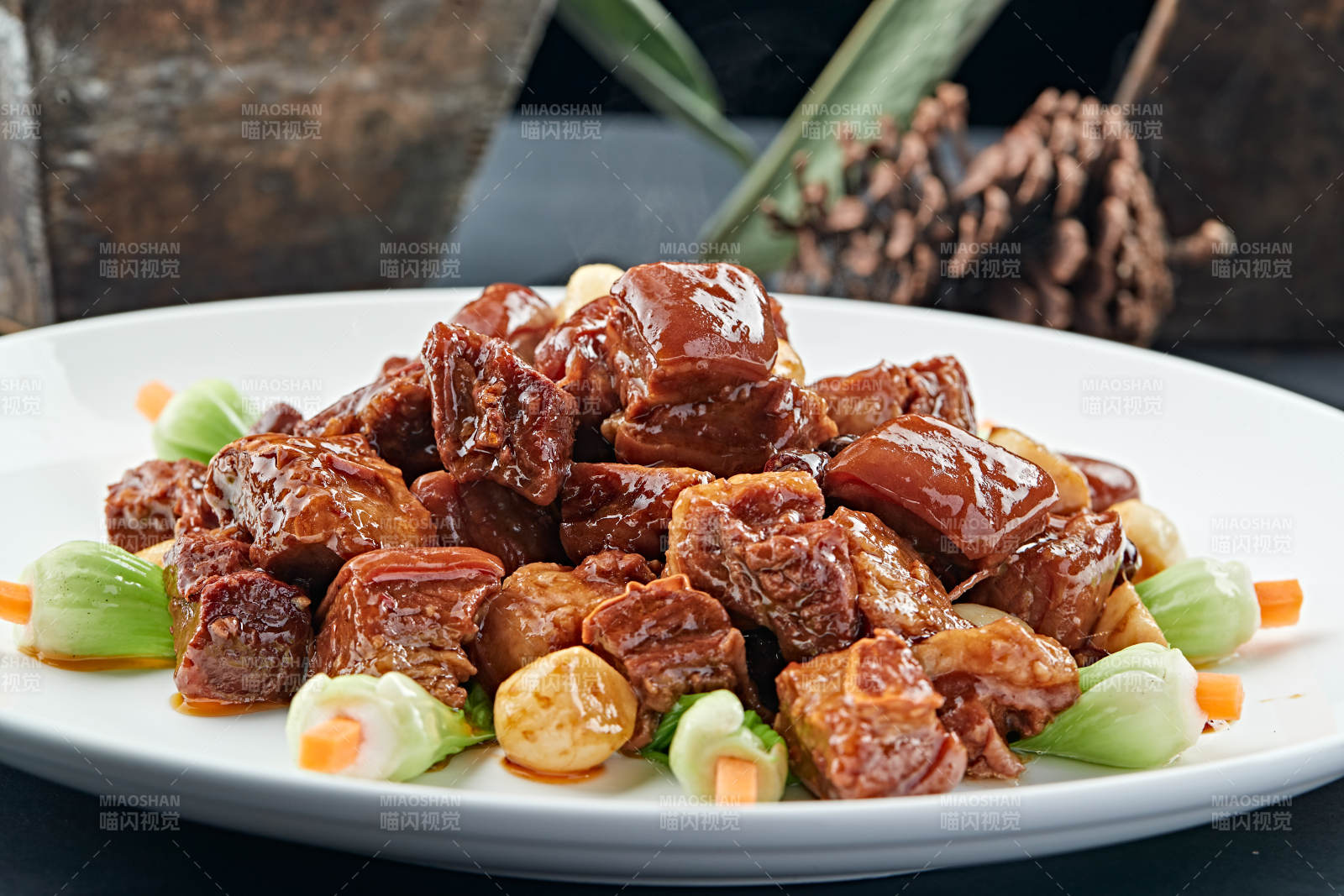 红烧养殖带皮鹿五花肉图片